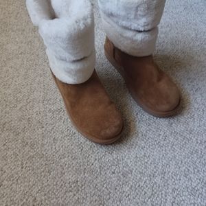 UGGs Koolaburra Dezi Tan suede boot size 9. Excellent like New condition